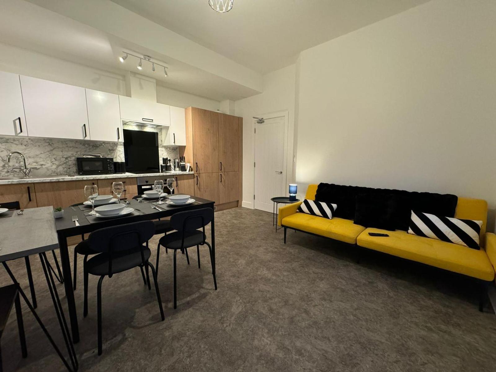 Stylish 3-bedroom Appartamento *